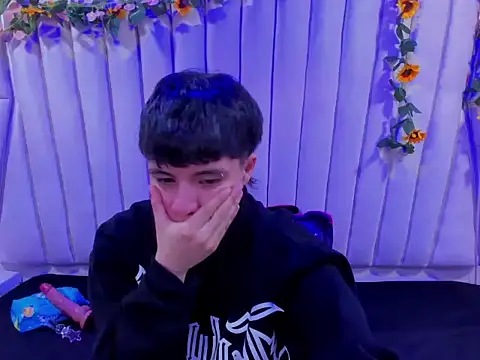 Snapshot of Bruno_Cruzz chatting on 10.17.25 Bruno Cruzz online show from 10.17.25