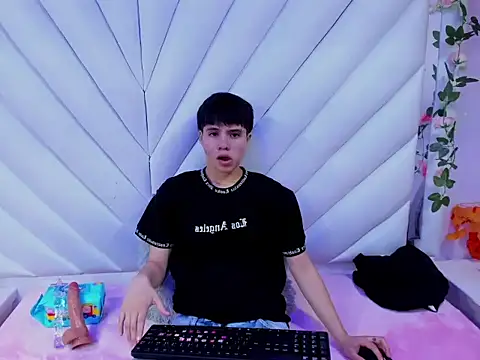 Snapshot of Bruno_Cruzz chatting on 10.21.25 Bruno Cruzz online show from 10.21.25