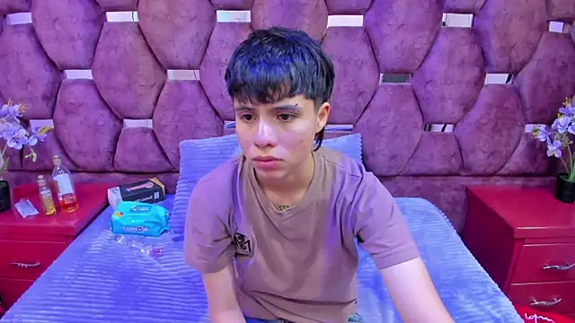 Snapshot of Bruno_Cruzz chatting on 10.22.25 Bruno Cruzz online show from 10.22.25