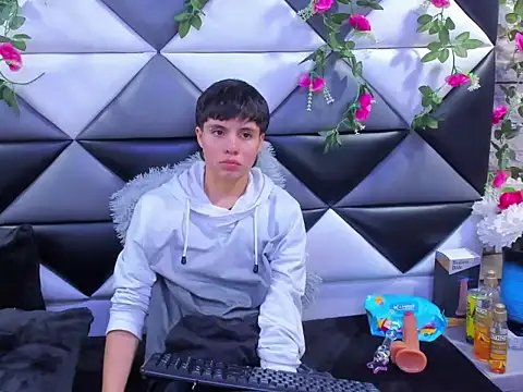 Snapshot of Bruno_Cruzz chatting on 10.24.25 Bruno Cruzz online show from 10.24.25