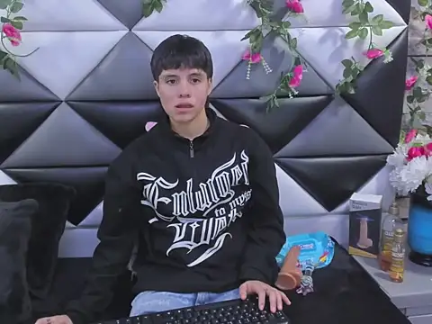 Snapshot of Bruno_Cruzz chatting on 10.25.25 Bruno Cruzz online show from 10.25.25