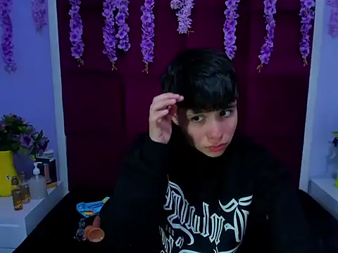 Snapshot of Bruno_Cruzz chatting on 10.29.25 Bruno Cruzz online show from 10.29.25