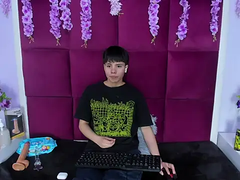 Snapshot of Bruno_Cruzz chatting on 10.30.25 Bruno Cruzz online show from 10.30.25