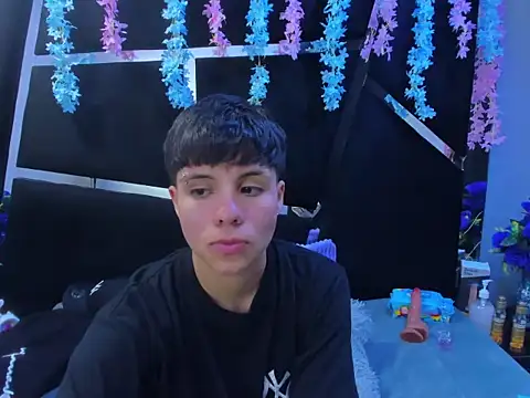 Snapshot of Bruno_Cruzz chatting on 11.04.25 Bruno Cruzz online show from 11.04.25