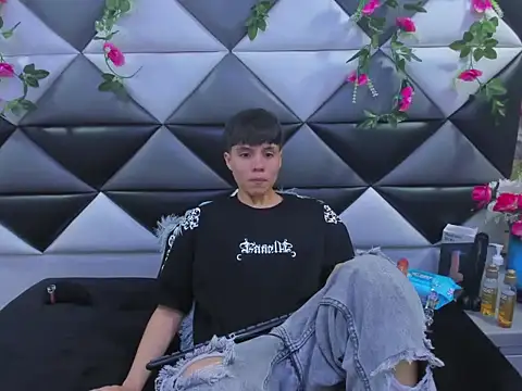 Snapshot of Bruno_Cruzz chatting on 11.06.25 Bruno Cruzz online show from 11.06.25