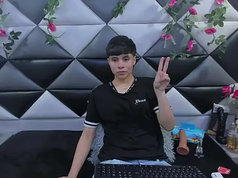 Snapshot of Bruno_Cruzz chatting on 11.07.25 Bruno Cruzz online show from 11.07.25