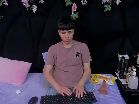 Snapshot of Bruno_Cruzz chatting on 11.13.25 Bruno Cruzz online show from 11.13.25