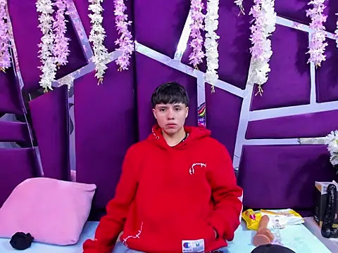 Snapshot of Bruno_Cruzz chatting on 11.21.25 Bruno Cruzz online show from 11.21.25