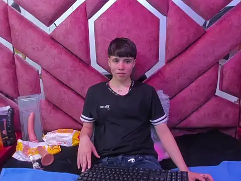 Snapshot of Bruno_Cruzz chatting on 11.22.25 Bruno Cruzz online show from 11.22.25