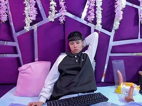 Snapshot of Bruno_Cruzz chatting on 11.26.25 Bruno Cruzz online show from 11.26.25