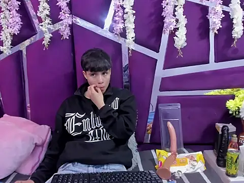 Snapshot of Bruno_Cruzz chatting on 11.29.25 Bruno Cruzz online show from 11.29.25