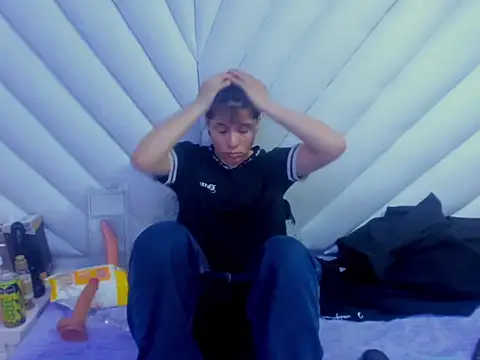 Snapshot of Bruno_Cruzz chatting on 11.30.25 Bruno Cruzz online show from 11.30.25