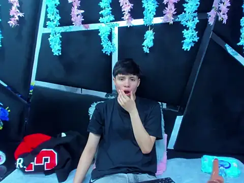 Snapshot of Bruno_Cruzz chatting on 12.14.25 Bruno Cruzz online show from 12.14.25