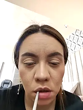 Sky Junne online show from 09.27.25