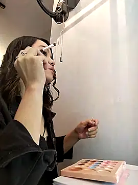 Sky Junne online show from 10.02.25