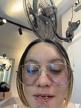 Sky Junne online show from 04.17.26