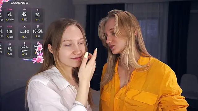 Snapshot of EarnestineGyllenband chatting on 10.12.25 EarnestineGyllenband online show from 10.12.25