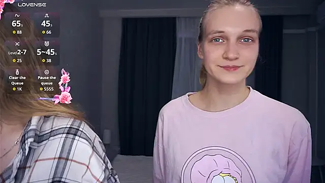 Snapshot of EarnestineGyllenband chatting on 10.28.25 EarnestineGyllenband online show from 10.28.25