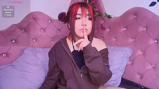 Snapshot of sophiievv chatting on 09.20.25 sophiievv online show from 09.20.25