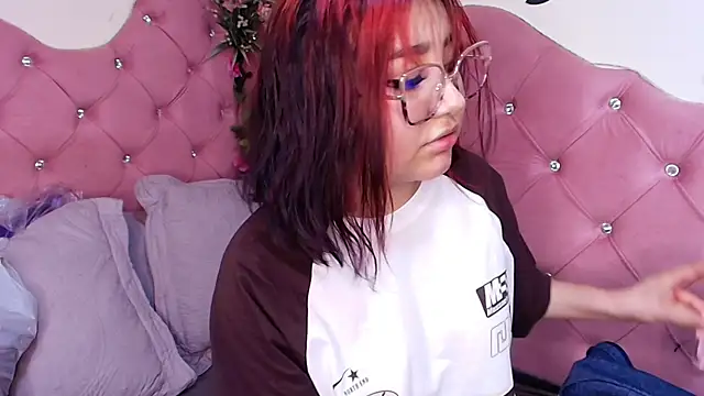 Snapshot of sophiievv chatting on 09.28.25 sophiievv online show from 09.28.25