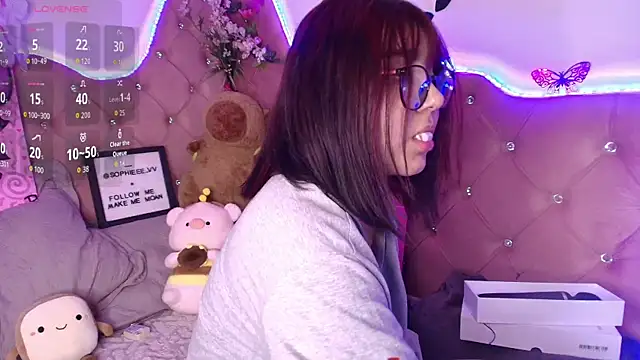 Snapshot of sophiievv chatting on 10.11.25 sophiievv online show from 10.11.25