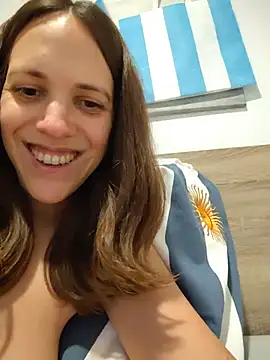 Snapshot of lauflor chatting on 06.22.26 lauflor online show from 06.22.26