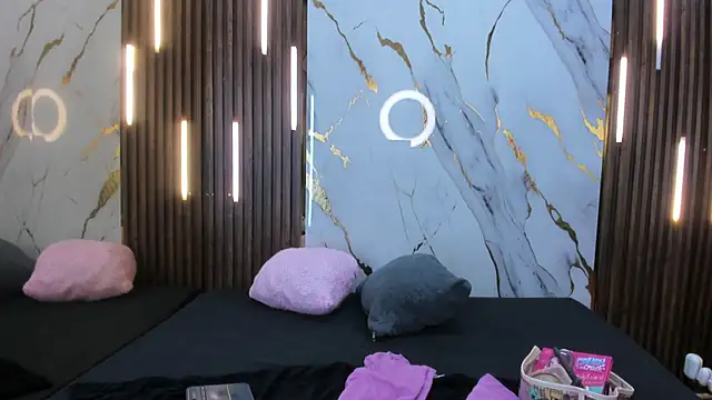 VictoriaDuart online show from 10.25.25