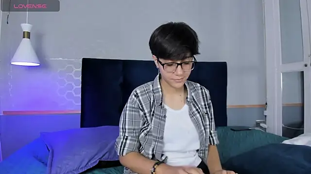 Tsuki Maru online show from 09.30.25