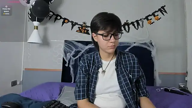 Tsuki Maru online show from 10.22.25