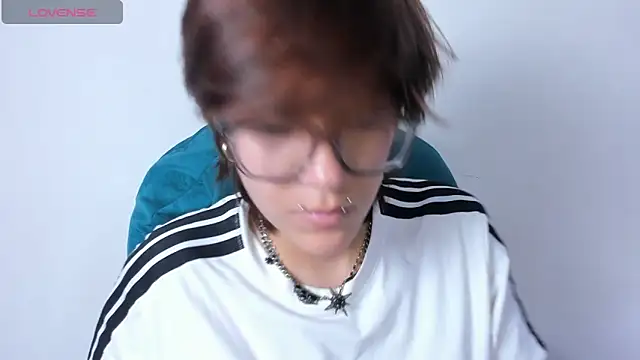 Tsuki Maru online show from 04.05.26