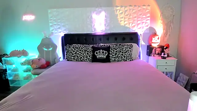 Snapshot of xbbybelle chatting on 10.04.25 xbbybelle online show from 10.04.25