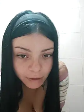 Snapshot of LunaJacobs chatting on 10.30.25 LunaJacobs online show from 10.30.25