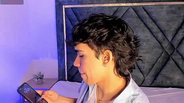 Snapshot of JoeCollins_ chatting on 10.21.25 JoeCollins online show from 10.21.25