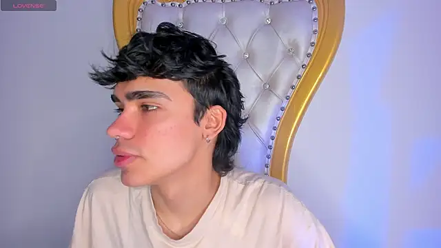 Snapshot of JoeCollins_ chatting on 10.28.25 JoeCollins online show from 10.28.25