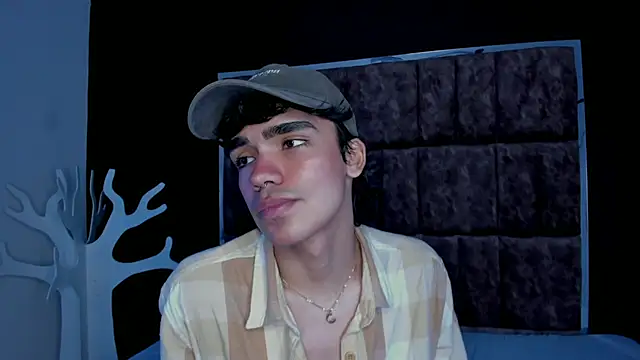 Snapshot of JoeCollins_ chatting on 11.18.25 JoeCollins online show from 11.18.25