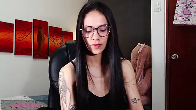 Snapshot of Ashley_olivares chatting on 10.27.25 Ashley olivares online show from 10.27.25