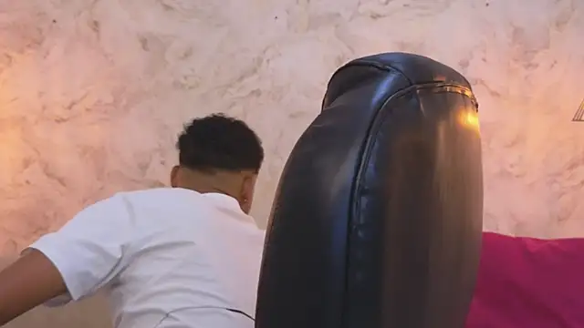 Valentino Thompson online show from 10.03.25