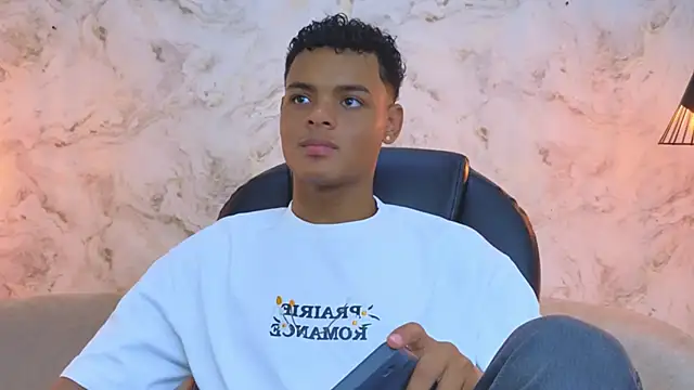 Valentino Thompson online show from 10.05.25