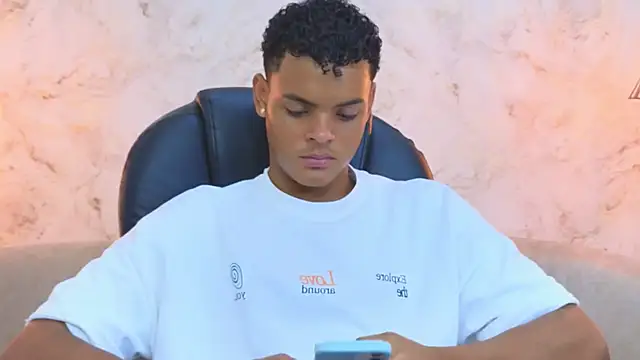 Valentino Thompson online show from 10.09.25