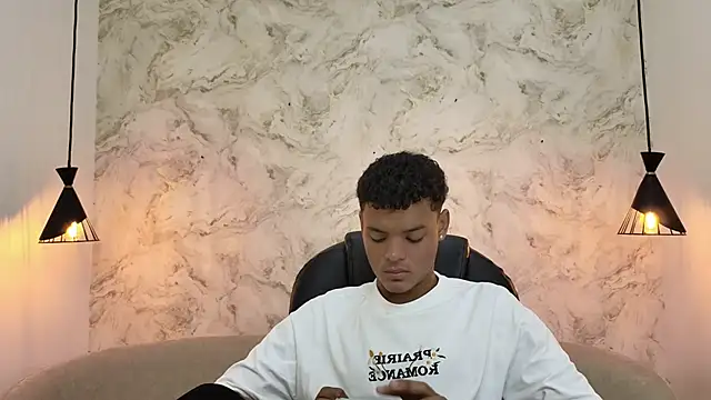 Valentino Thompson online show from 10.12.25