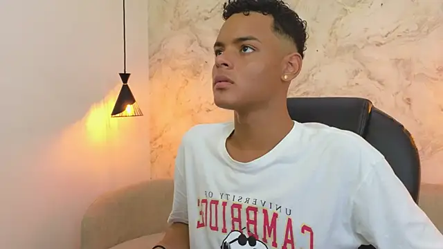 Valentino Thompson online show from 10.21.25