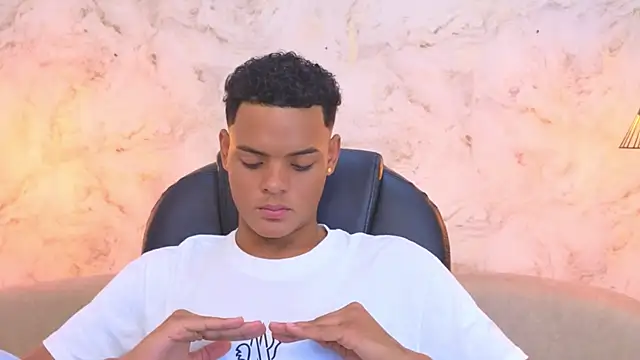 Valentino Thompson online show from 10.28.25