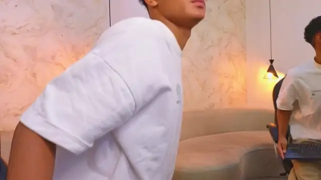 Valentino Thompson online show from 11.05.25