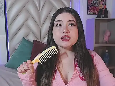 Snapshot of Vicluxxx chatting on 09.21.25 Vicluxxx online show from 09.21.25