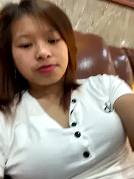 Snapshot of Mai_bb chatting on 09.30.25 Mai bb online show from 09.30.25