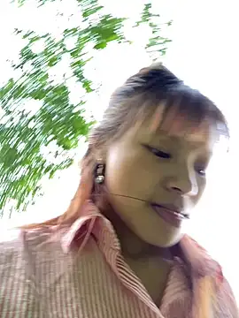 Snapshot of Mai_bb chatting on 10.29.25 Mai bb online show from 10.29.25