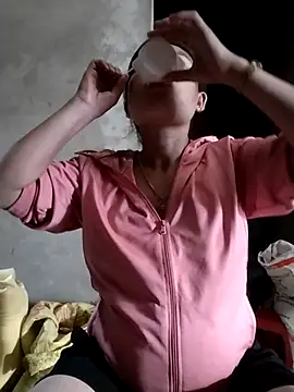 Snapshot of soope-00 chatting on 10.28.25 soope-00 online show from 10.28.25