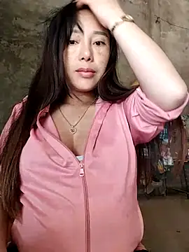 Snapshot of soope-00 chatting on 10.30.25 soope-00 online show from 10.30.25