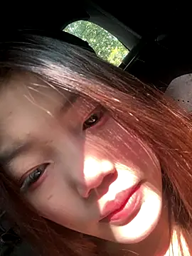 Snapshot of xixi_28 chatting on 09.13.25 xixi 28 online show from 09.13.25