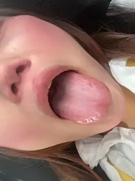 Snapshot of xixi_28 chatting on 09.29.25 xixi 28 online show from 09.29.25